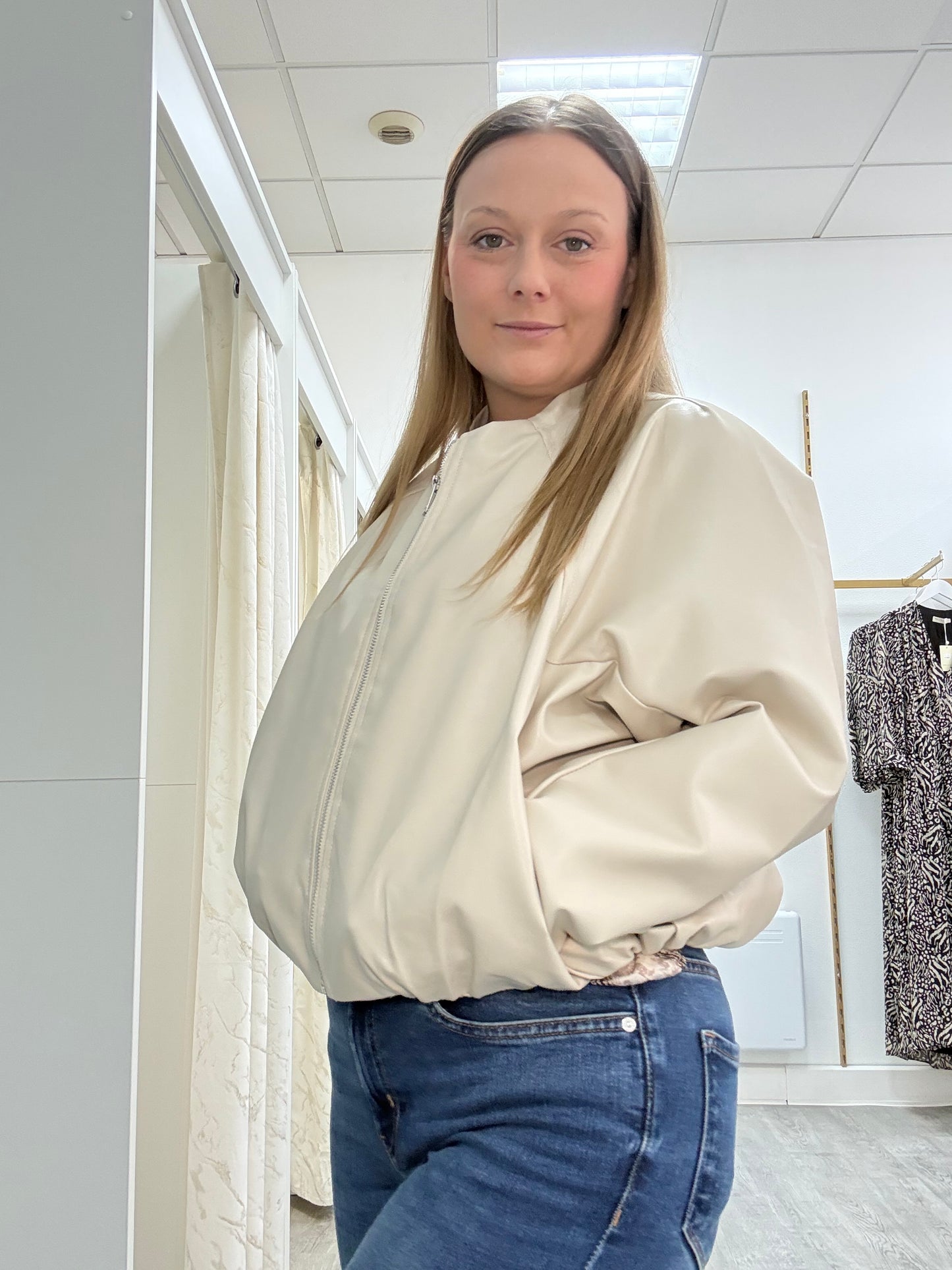 Simili beige